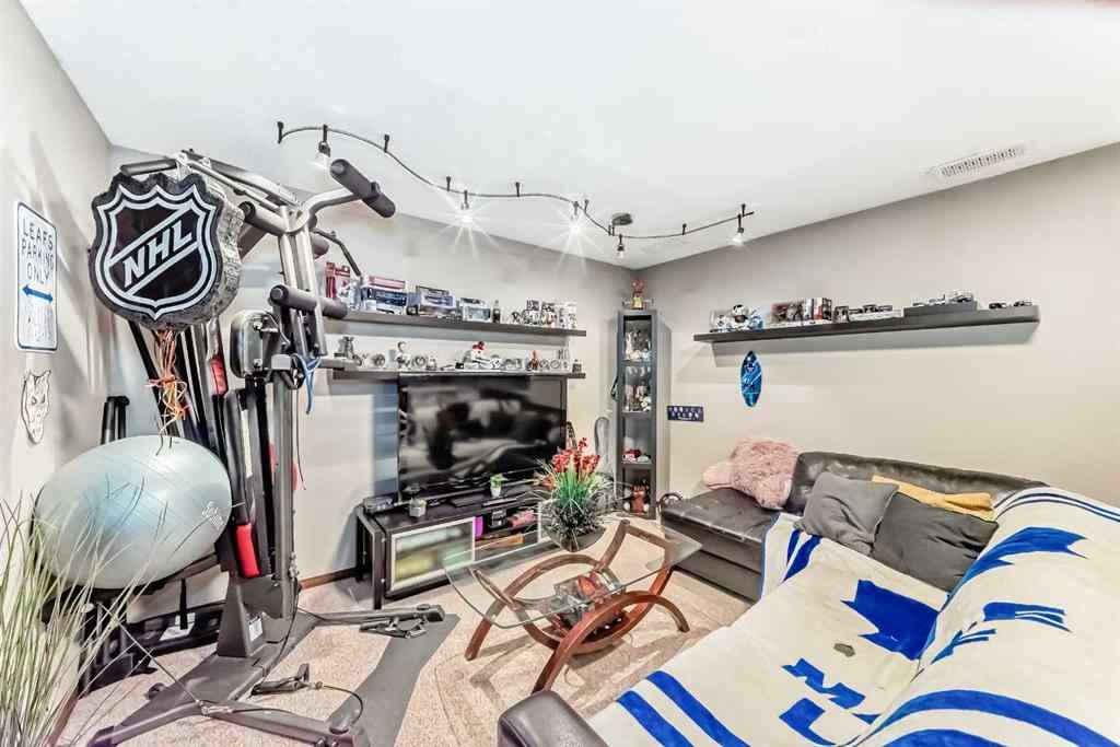 MLS® A2251155 - 7126 Laguna Way NE in Monterey Park Calgary, Residential