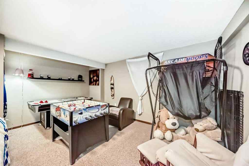 MLS® A2251155 - 7126 Laguna Way NE in Monterey Park Calgary, Residential