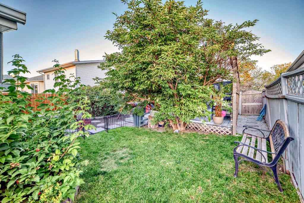 MLS® A2251155 - 7126 Laguna Way NE in Monterey Park Calgary, Residential