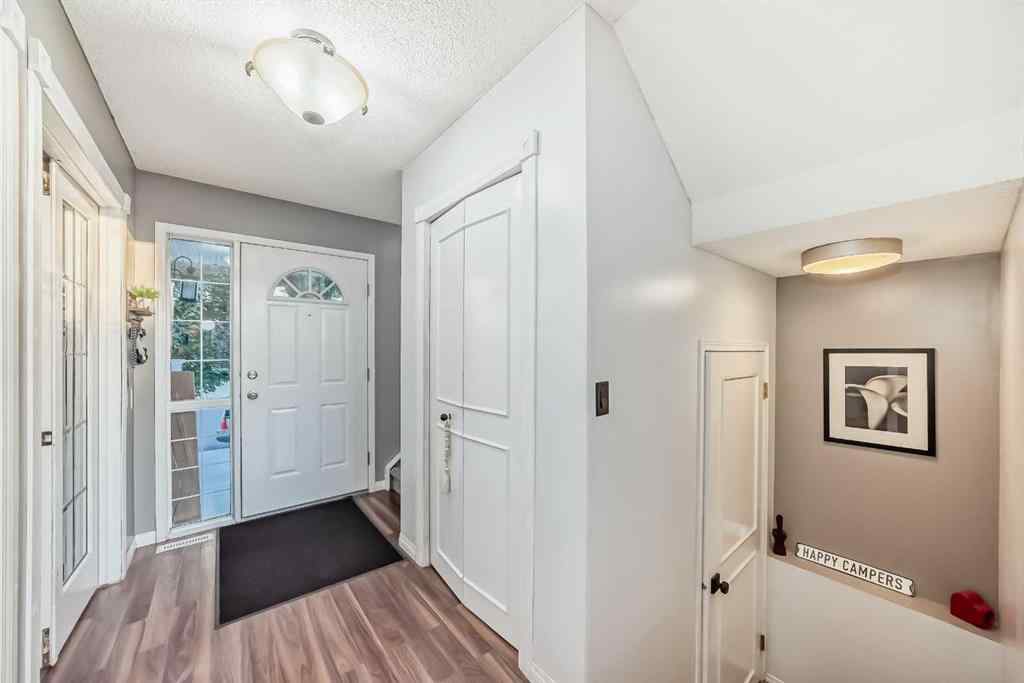 MLS® A2251155 - 7126 Laguna Way NE in Monterey Park Calgary, Residential