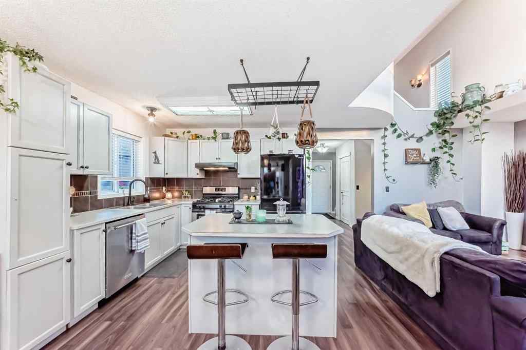 MLS® A2251155 - 7126 Laguna Way NE in Monterey Park Calgary, Residential