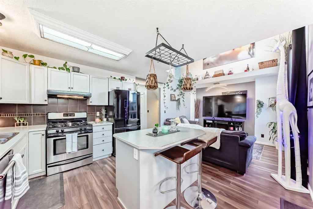 MLS® A2251155 - 7126 Laguna Way NE in Monterey Park Calgary, Residential
