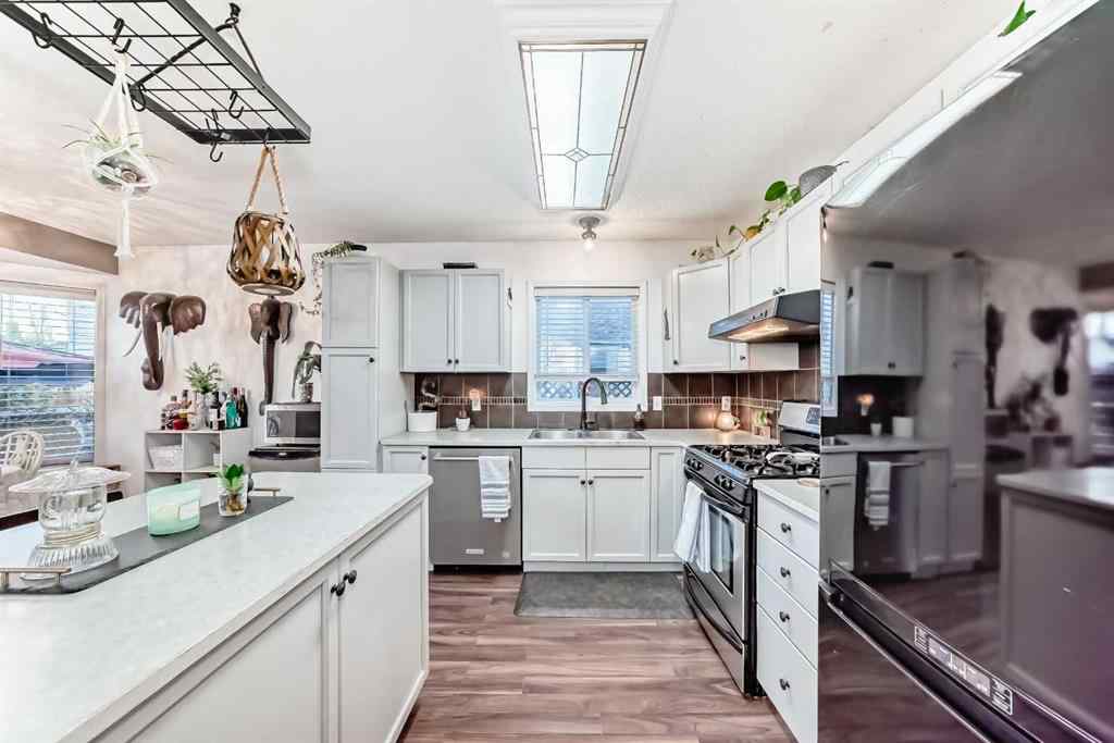 MLS® A2251155 - 7126 Laguna Way NE in Monterey Park Calgary, Residential