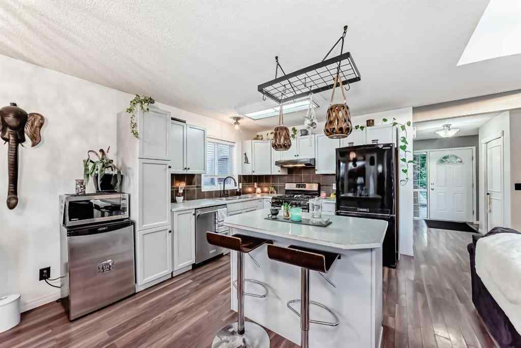 MLS® A2251155 - 7126 Laguna Way NE in Monterey Park Calgary, Residential