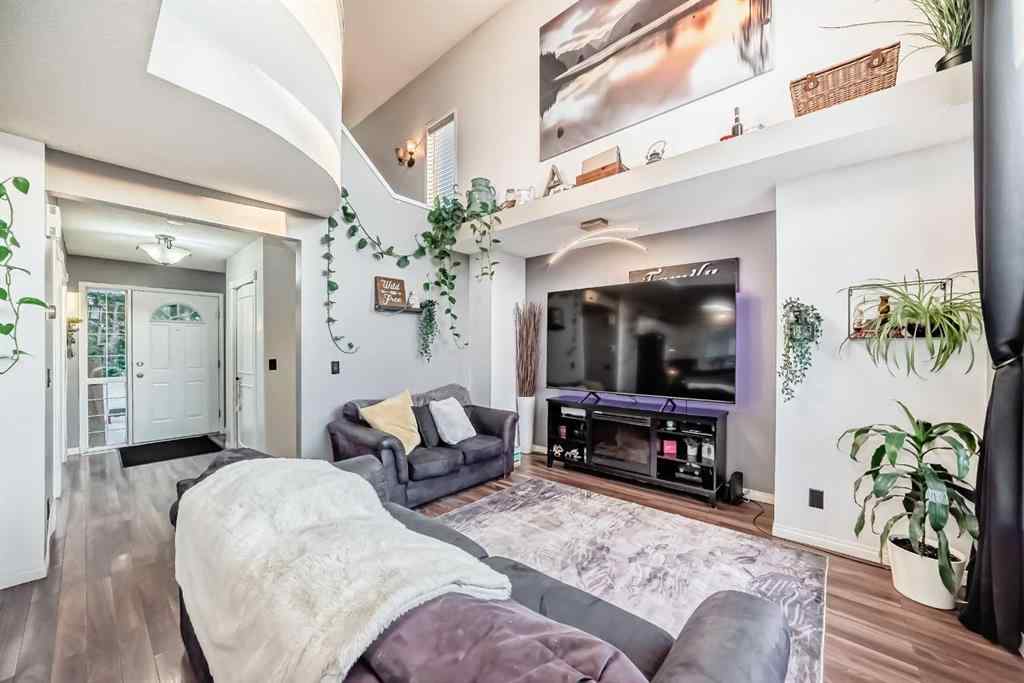 MLS® A2251155 - 7126 Laguna Way NE in Monterey Park Calgary, Residential
