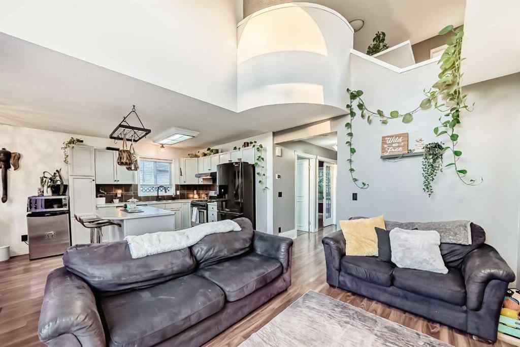 MLS® A2251155 - 7126 Laguna Way NE in Monterey Park Calgary, Residential