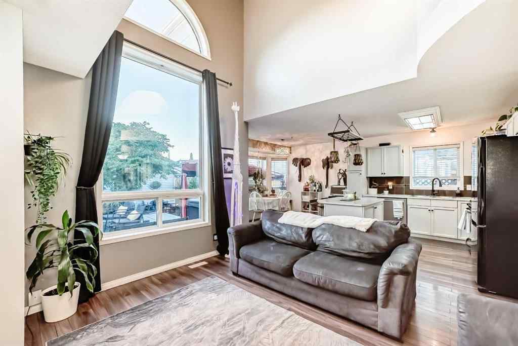 MLS® A2251155 - 7126 Laguna Way NE in Monterey Park Calgary, Residential