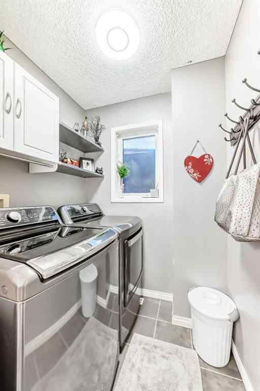 MLS® A2251155 - 7126 Laguna Way NE in Monterey Park Calgary, Residential