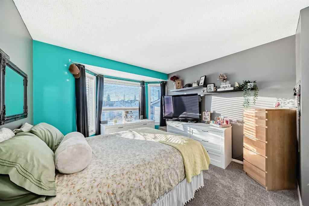 MLS® A2251155 - 7126 Laguna Way NE in Monterey Park Calgary, Residential
