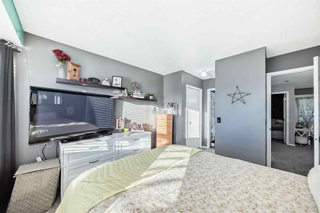 MLS® A2251155 - 7126 Laguna Way NE in Monterey Park Calgary, Residential