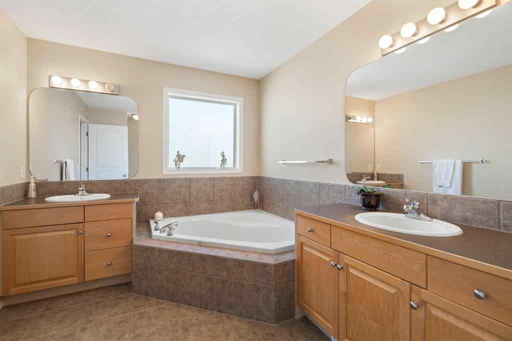 MLS® A2251162 - 35 Valley Stream Manor NW in Valley Ridge Calgary, Residential