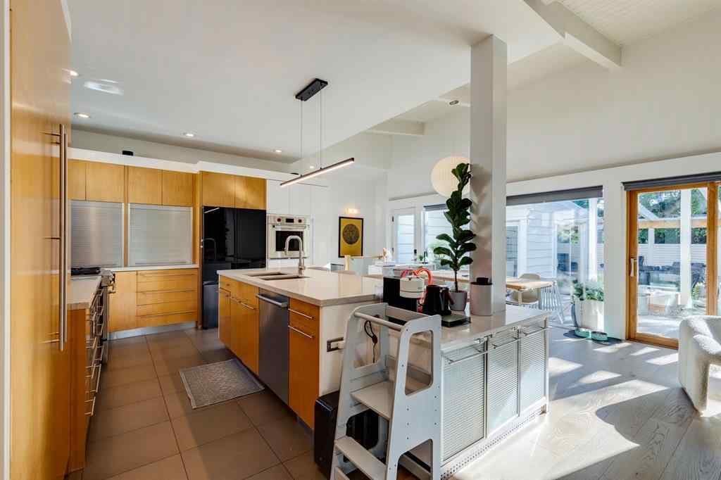MLS® A2251170 - 1432 Chardie Place SW in Chinook Park Calgary, Residential