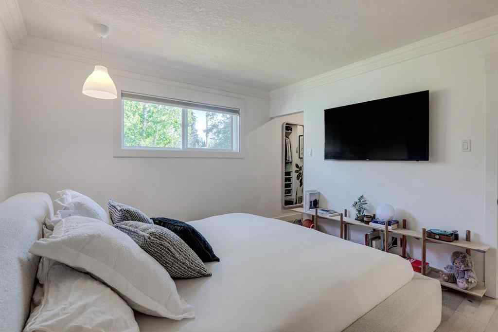 MLS® A2251170 - 1432 Chardie Place SW in Chinook Park Calgary, Residential