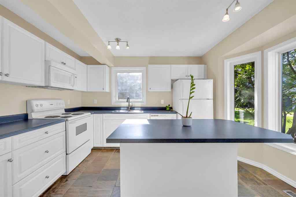 MLS® A2251171 - 362 Regal Park NE in Renfrew Calgary, Residential
