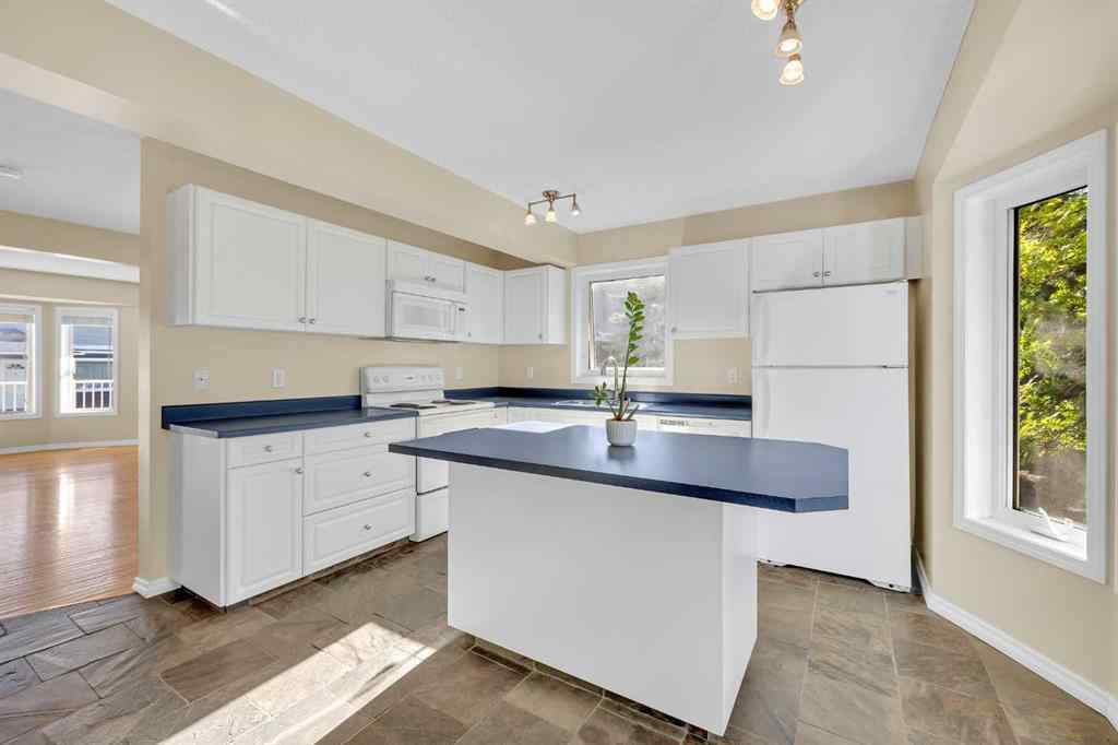 MLS® A2251171 - 362 Regal Park NE in Renfrew Calgary, Residential