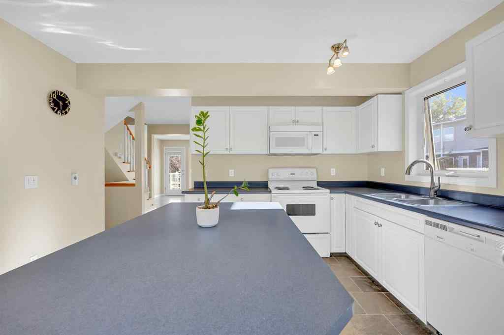 MLS® A2251171 - 362 Regal Park NE in Renfrew Calgary, Residential