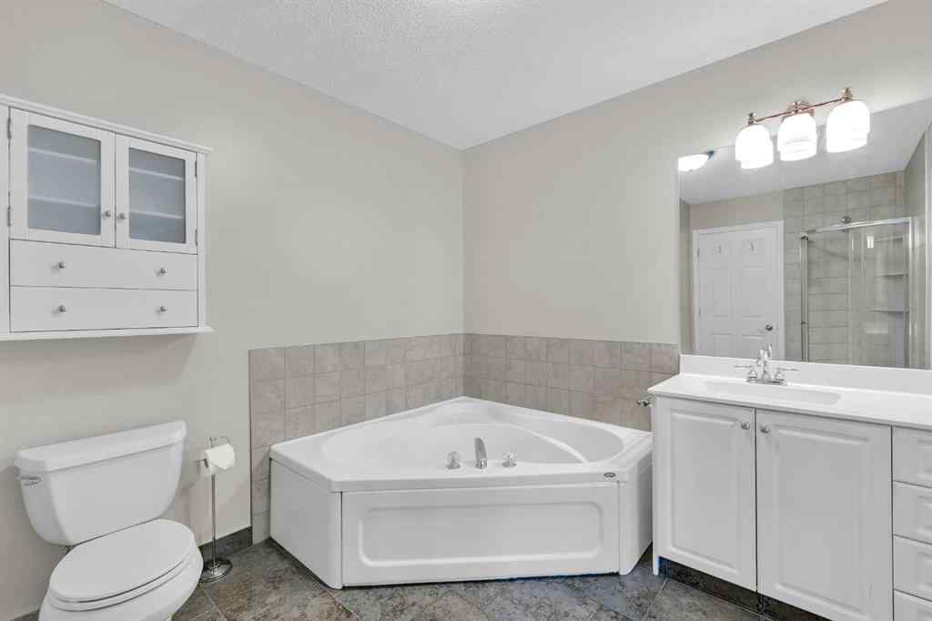 MLS® A2251171 - 362 Regal Park NE in Renfrew Calgary, Residential