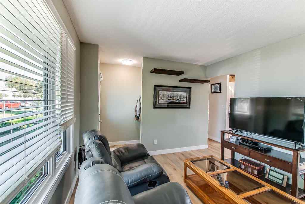 MLS® A2251175 - 527 5 Street SE in NONE Redcliff, Residential