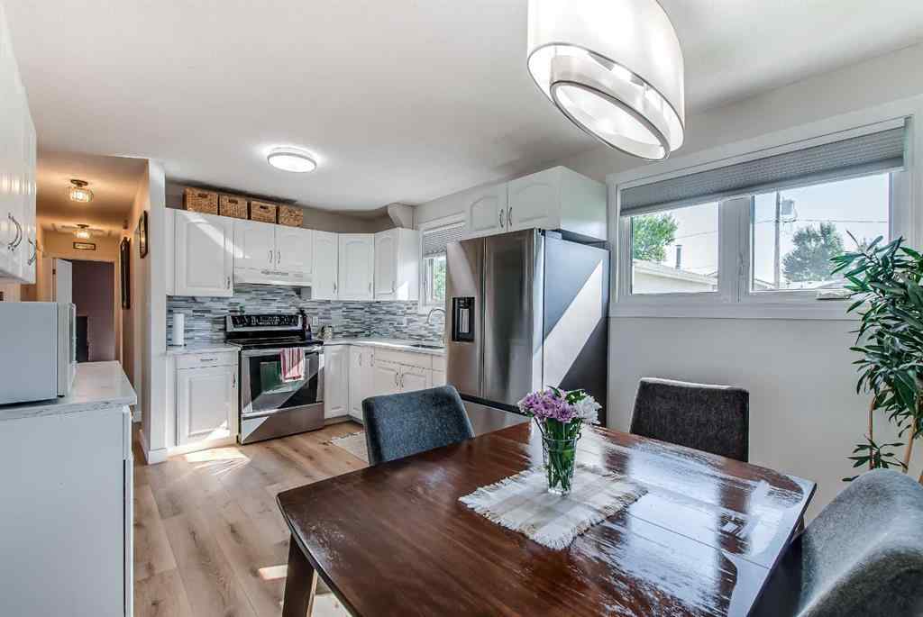 MLS® A2251175 - 527 5 Street SE in NONE Redcliff, Residential