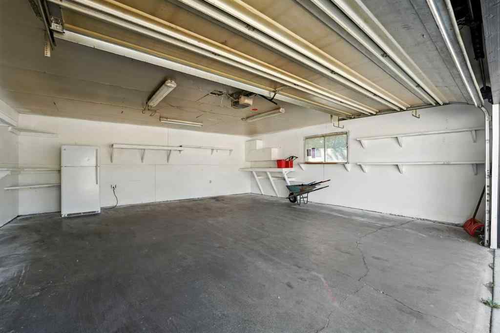 MLS® A2251194 - 207 Pinecrest Crescent NE in Pineridge Calgary, Residential