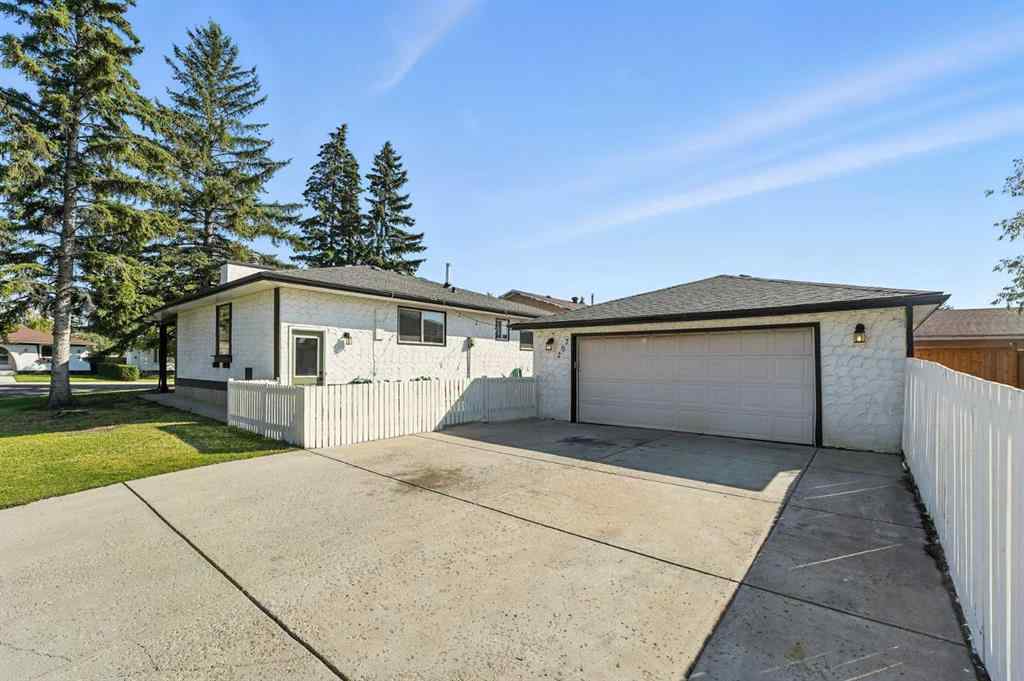 MLS® A2251194 - 207 Pinecrest Crescent NE in Pineridge Calgary, Residential