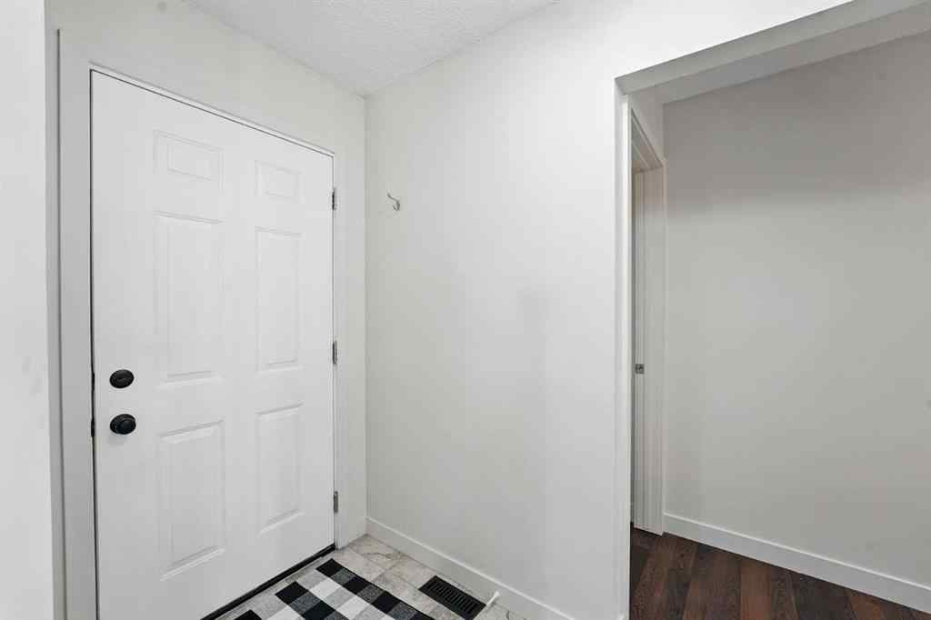 MLS® A2251194 - 207 Pinecrest Crescent NE in Pineridge Calgary, Residential