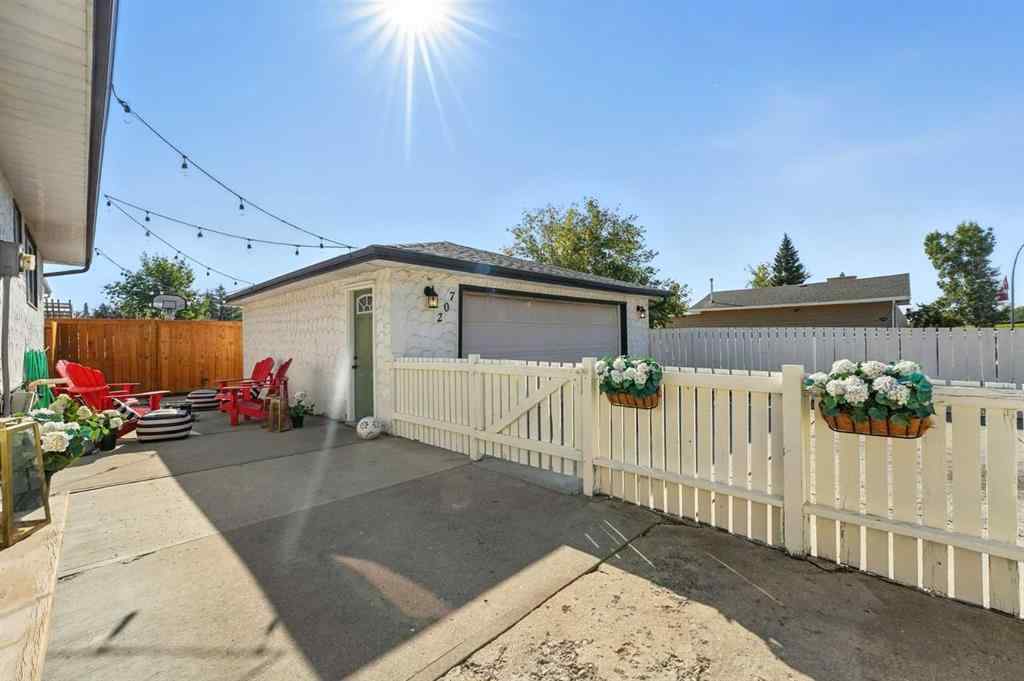 MLS® A2251194 - 207 Pinecrest Crescent NE in Pineridge Calgary, Residential