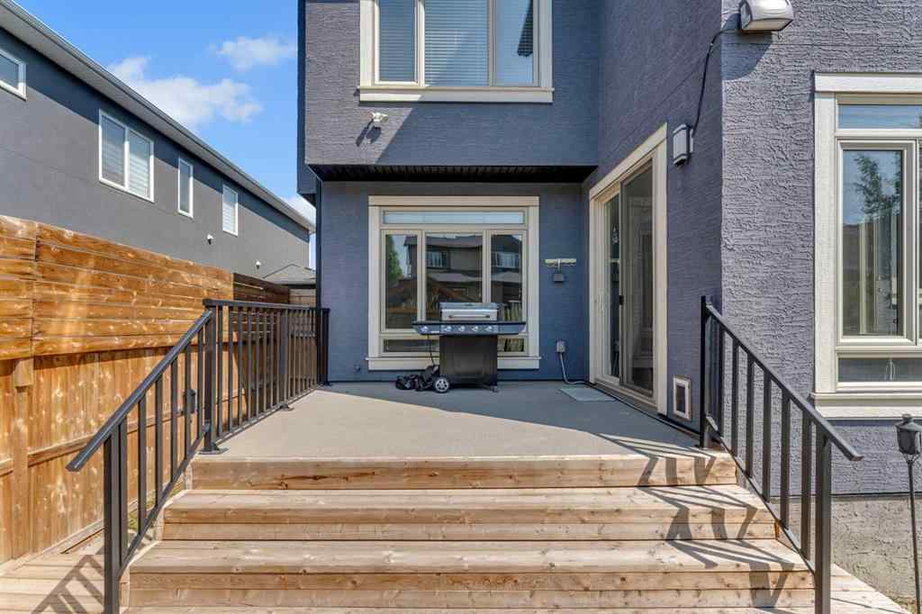 MLS® A2251198 - 197 Kinniburgh Circle  in Kinniburgh North Chestermere, Residential