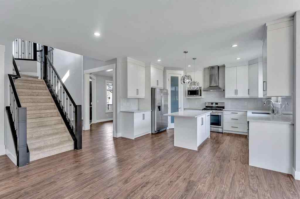 MLS® A2251198 - 197 Kinniburgh Circle  in Kinniburgh North Chestermere, Residential