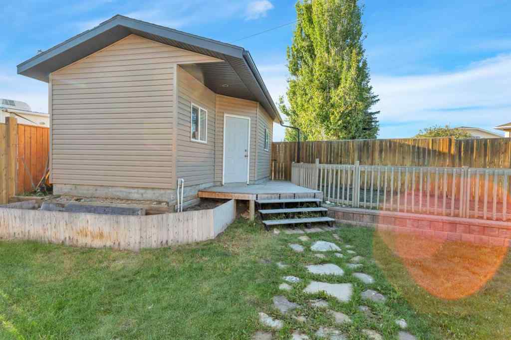MLS® A2251200 - 46 Lexington Close  in Lincoln Park Lacombe, Residential