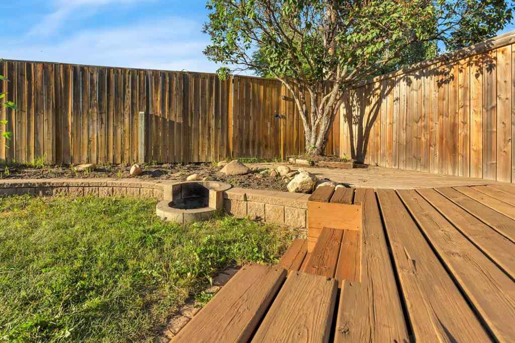 MLS® A2251200 - 46 Lexington Close  in Lincoln Park Lacombe, Residential