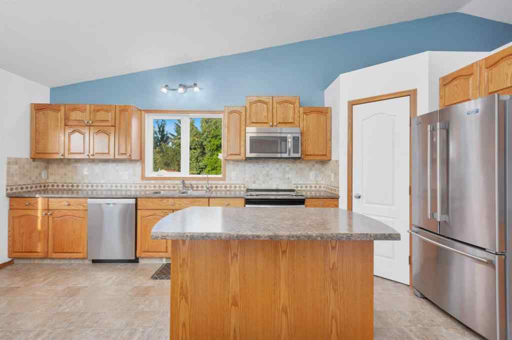 MLS® A2251200 - 46 Lexington Close  in Lincoln Park Lacombe, Residential