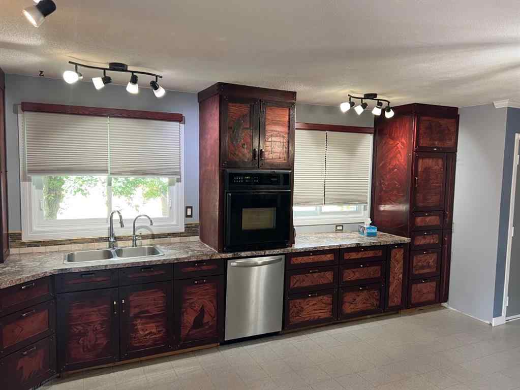 MLS® A2251228 - 5233 50 Street  in Daysland Daysland, Residential