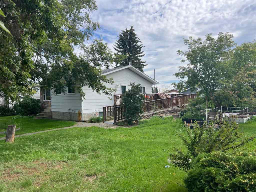 MLS® A2251228 - 5233 50 Street  in Daysland Daysland, Residential