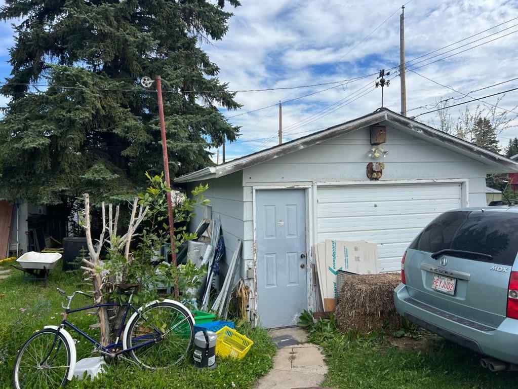 MLS® A2251228 - 5233 50 Street  in Daysland Daysland, Residential