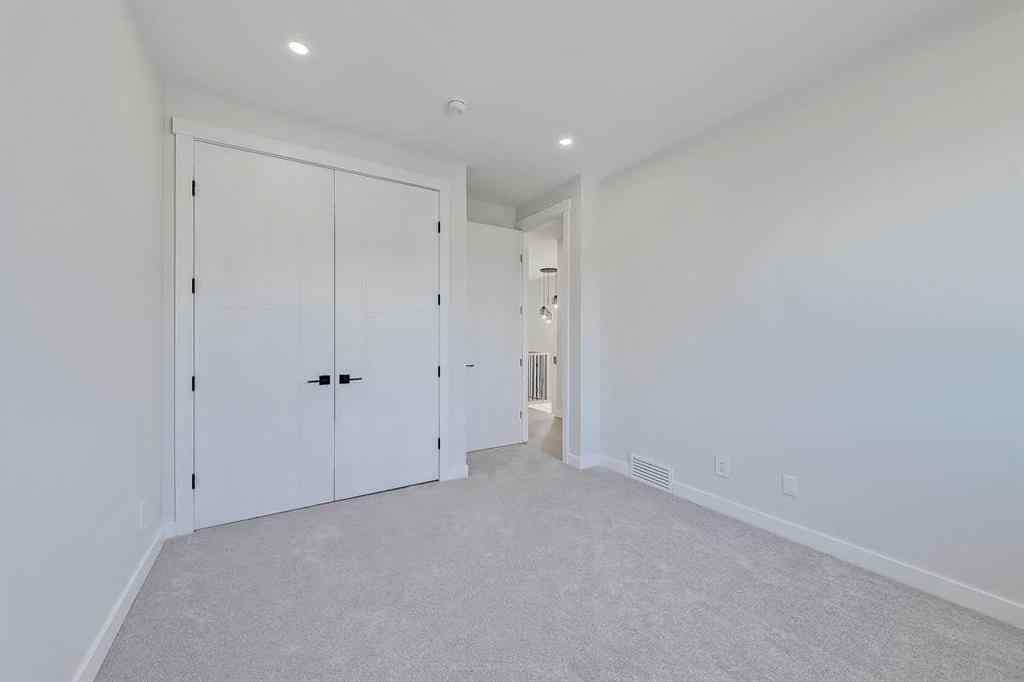 MLS® A2251245 - 910 15 Avenue NE in Renfrew Calgary, Residential