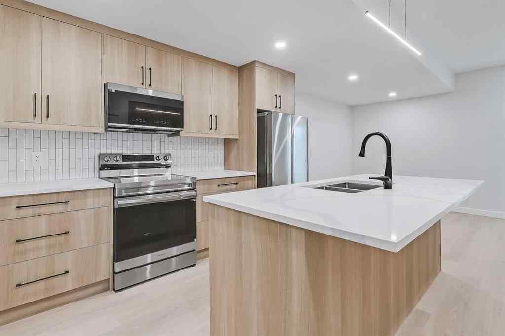 MLS® A2251245 - 910 15 Avenue NE in Renfrew Calgary, Residential