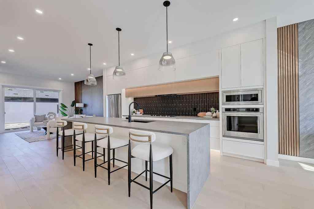 MLS® A2251245 - 910 15 Avenue NE in Renfrew Calgary, Residential