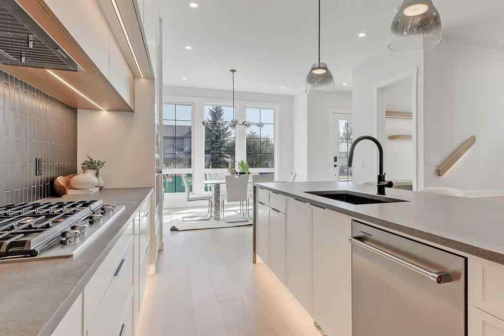 MLS® A2251245 - 910 15 Avenue NE in Renfrew Calgary, Residential