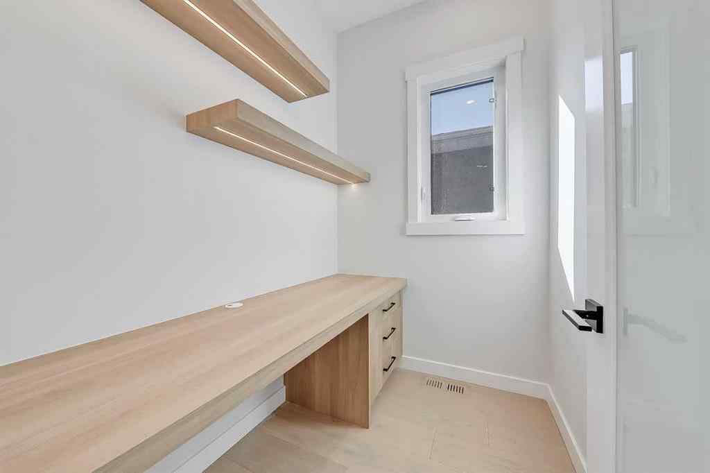 MLS® A2251245 - 910 15 Avenue NE in Renfrew Calgary, Residential