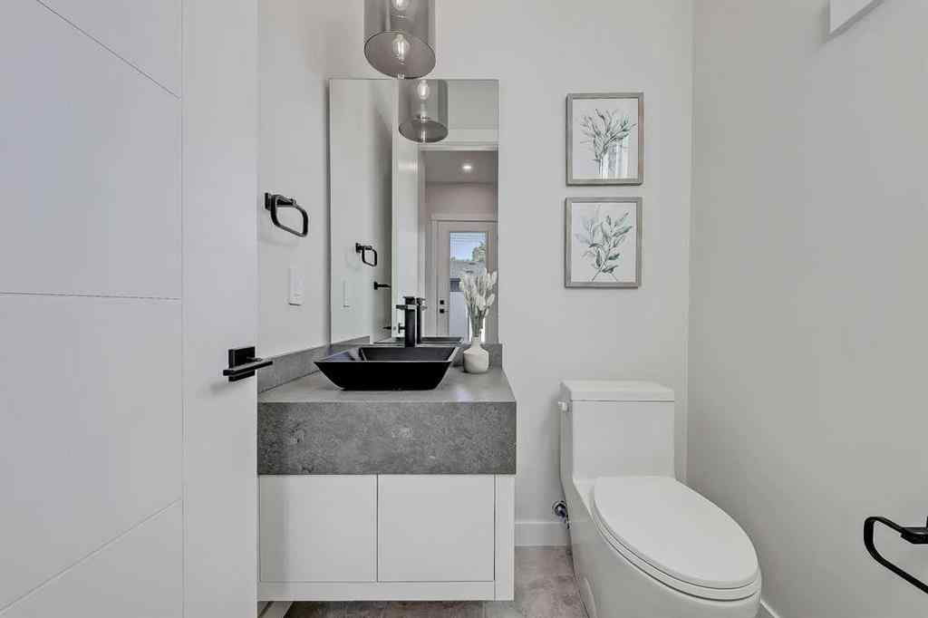 MLS® A2251245 - 910 15 Avenue NE in Renfrew Calgary, Residential