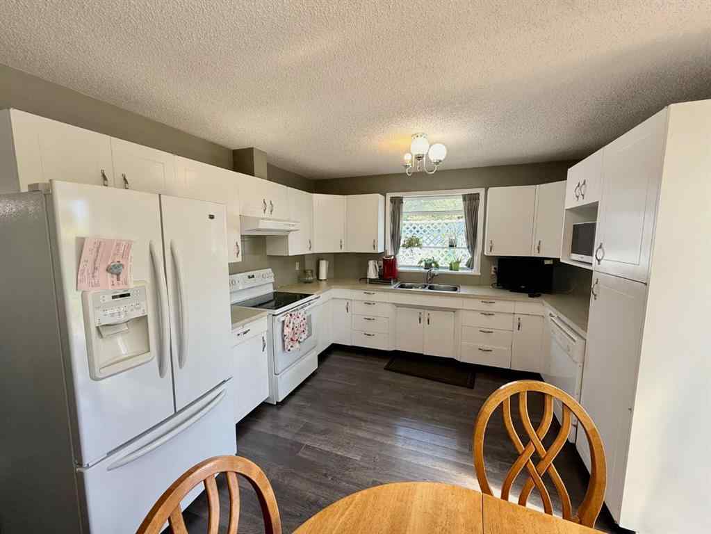 MLS® A2251249 - 807 8 Avenue SE in Emerson Lake Estates High River, Residential