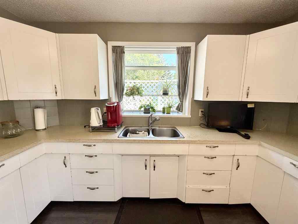 MLS® A2251249 - 807 8 Avenue SE in Emerson Lake Estates High River, Residential
