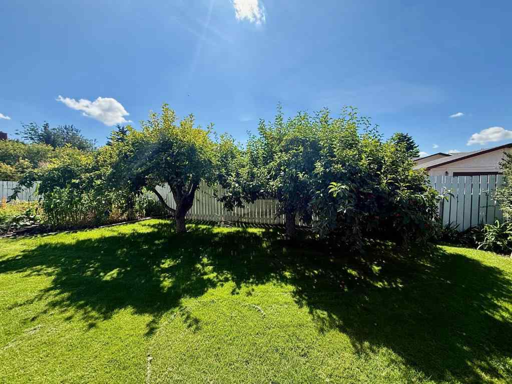 MLS® A2251249 - 807 8 Avenue SE in Emerson Lake Estates High River, Residential