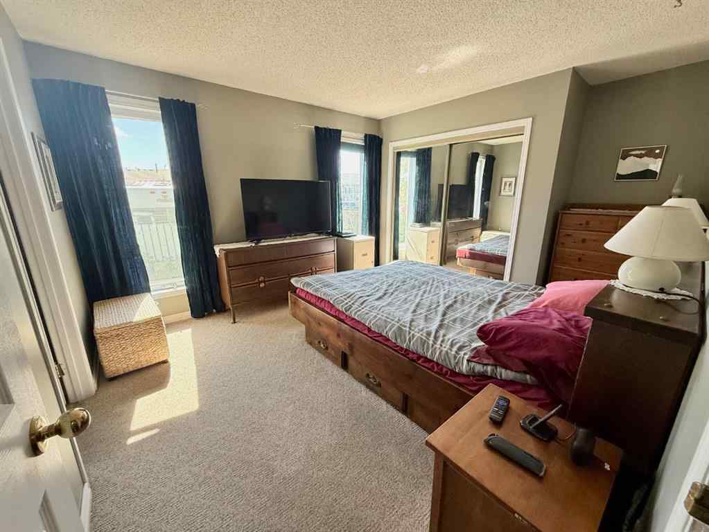 MLS® A2251249 - 807 8 Avenue SE in Emerson Lake Estates High River, Residential