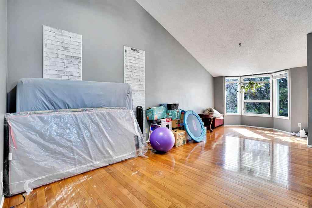MLS® A2251270 - 4630 43 Street NE in Whitehorn Calgary, Residential