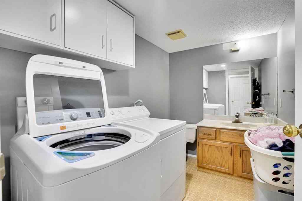 MLS® A2251270 - 4630 43 Street NE in Whitehorn Calgary, Residential