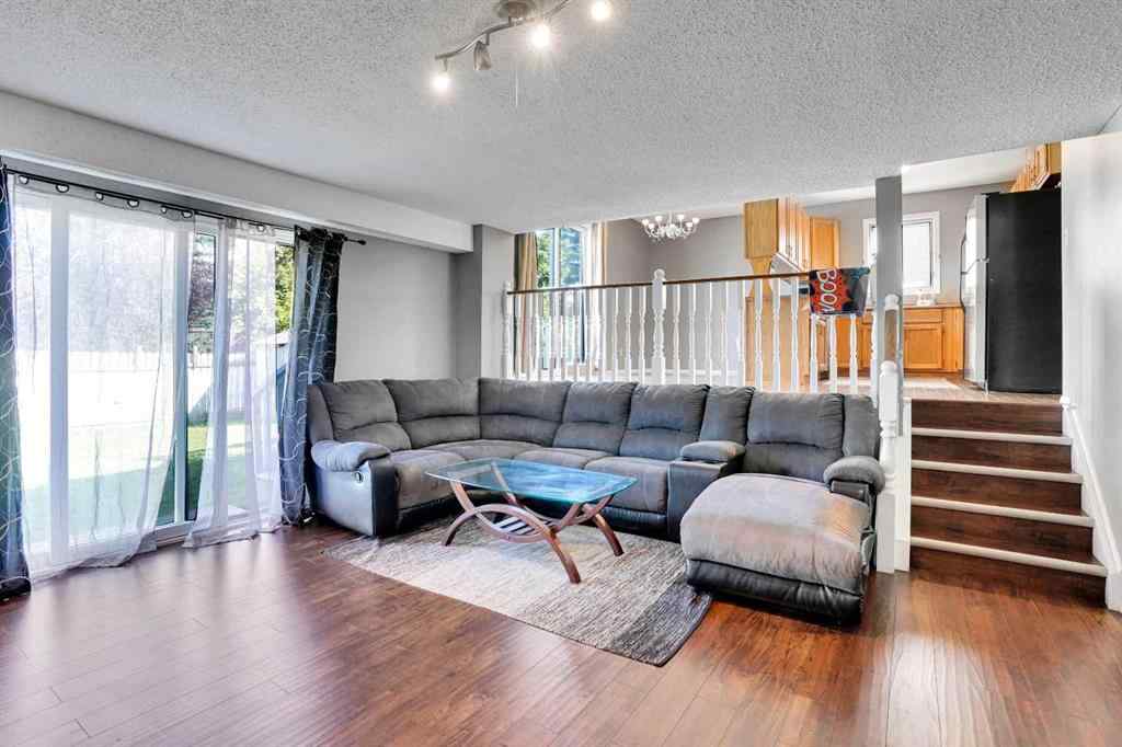 MLS® A2251270 - 4630 43 Street NE in Whitehorn Calgary, Residential