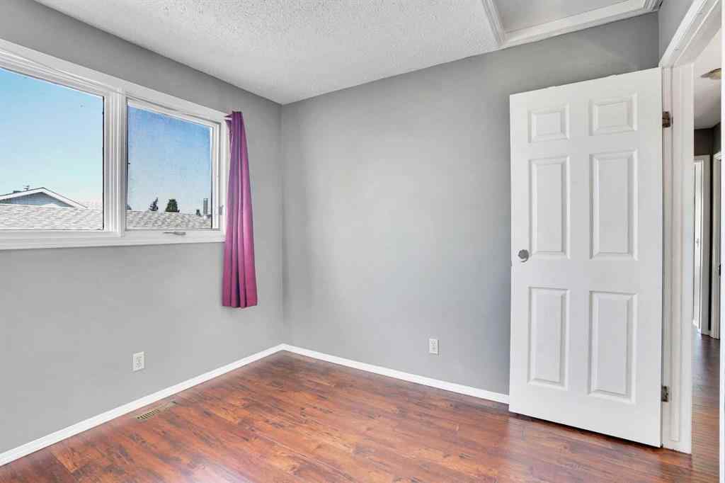 MLS® A2251270 - 4630 43 Street NE in Whitehorn Calgary, Residential