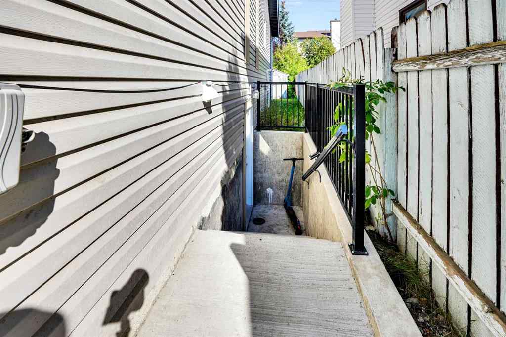 MLS® A2251270 - 4630 43 Street NE in Whitehorn Calgary, Residential